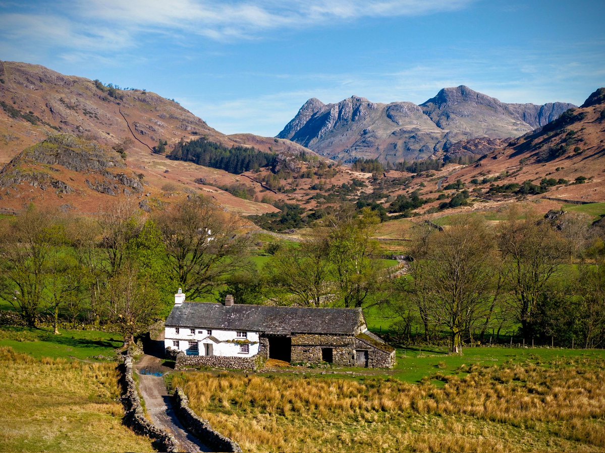 lakesrhino's tweet image. Morning everyone I hope you are well. Little Langdale and views over Bridge End Farm towards the Langdale Pikes. Have a great day.

#LakeDistrict