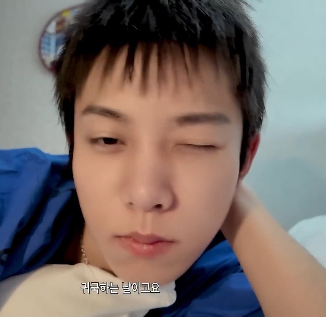 메리 tweet media