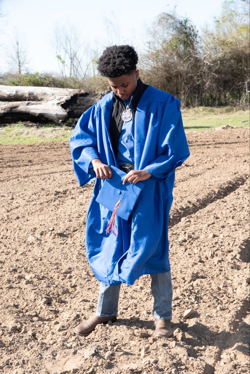 13jayjay_'s tweet photo. that’s a wrap 🎓. 
#classof26 #grad #may14 #graduation #highschool #done #lamansiónvip https://t.co/oByM1Efe42