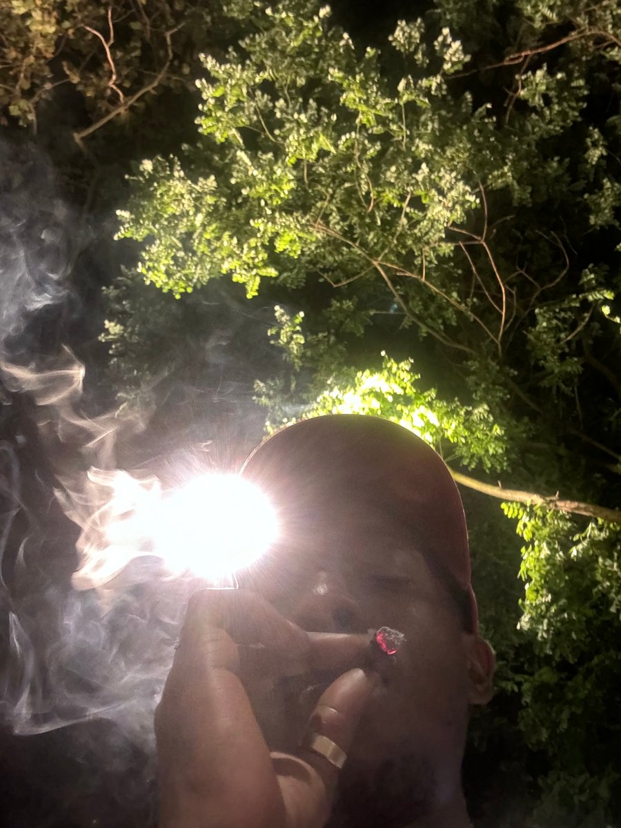 AdventrueG's tweet image. Damn Bro I really just wanted to smoke &amp;amp; he’s mad b/c I don't wanna fuck it’s my weed &amp;amp; my choice TF.
#selfie #brownskin #melanin #420