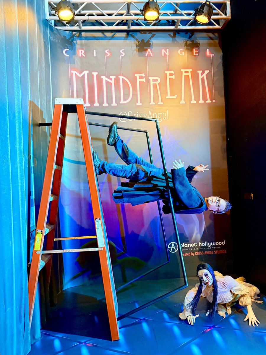 magicallusion's tweet image. ラスベガス最終日はMac KingとCriss Angelを見て来ました！どちらもそれぞれのキャラクターの色がショーに反映されてて凄かった！
#macking 
#crissangellive