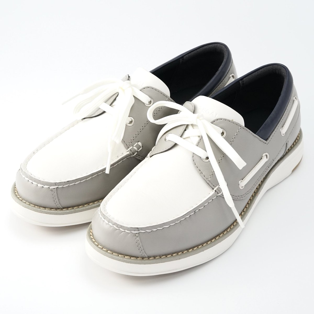 takpj3's tweet image. REGAL SHOES(南新町)の #HappySpring
✿デッキデザインシューズ(メンズ)　25,300(税込)
上質なレザーと軽快な履き心地が特徴のカジュアルシューズ。通気性のあるメッシュライニングが足を快適な状態に保ってくれます。
ネイビー、マルチカラー、グレー3カラーコンビの3種類。