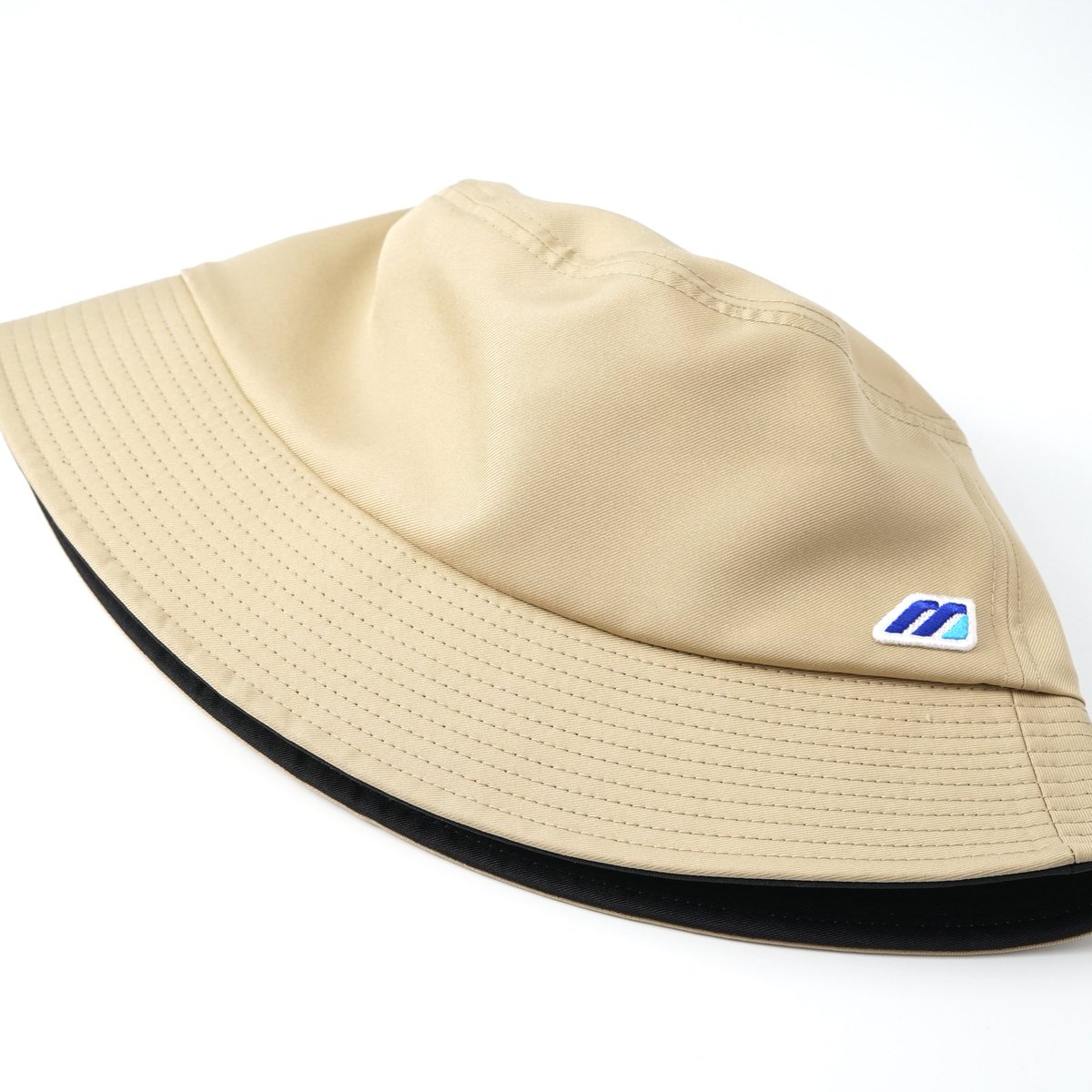 takpj3's tweet image. フルヤマ(南新町)の #HappySpring 
✿ミズノ モノグラムハット 6,490円(税込)
丸洗いOKで、薄くたためて持ち運びしやすいのに、型崩れはしにくい機能性抜群のハット。頭に当たるところにデオドラントテープを施し、消臭効果も。
色はベージュ・ネイビー・ブラックの3色。