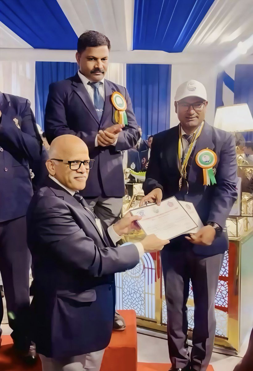 grpmumbai's tweet photo. Proud moment for GRP Mumbai — CP Railways, Mumbai Shri. M. Rakesh Kalasagar (IPS) secured 3rd place in the annual firing competition. Dedication, discipline, and precision at its best.
#GRPMumbai #ProudMoment #3rdPlace #WinningMoment https://t.co/O6fXr1AMjT