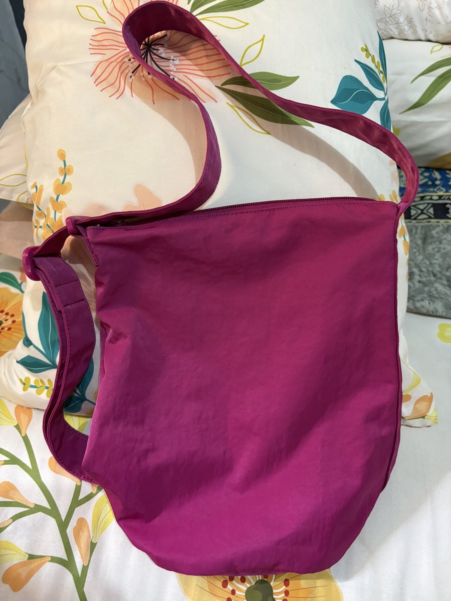 prettyiess's tweet photo. WTS!
Exsport two way carry fuschia MULUS NO MINUS LIKE NEW!!❤️‍🔥
bisa slingbag&amp;shoulderbag😍
Price only 100k💸 blm include adm shopee🫰🏻 https://t.co/zRWZzbtPpp