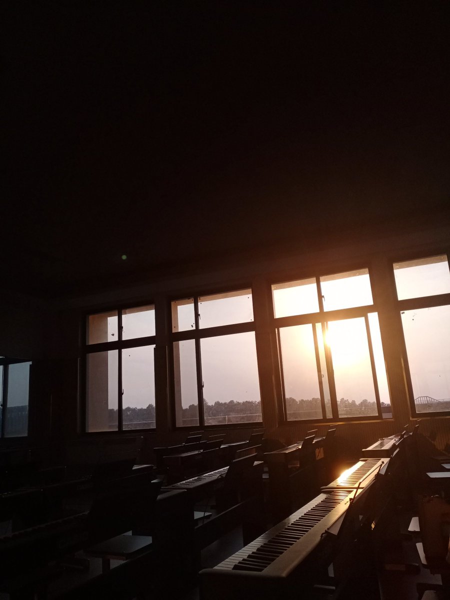 trashinthaback's tweet image. New semester, new goals! Ready to learn, grow, and make memories Let’s dive in—your exciting journey starts now! #BackToSchool #NewSemesterVibes