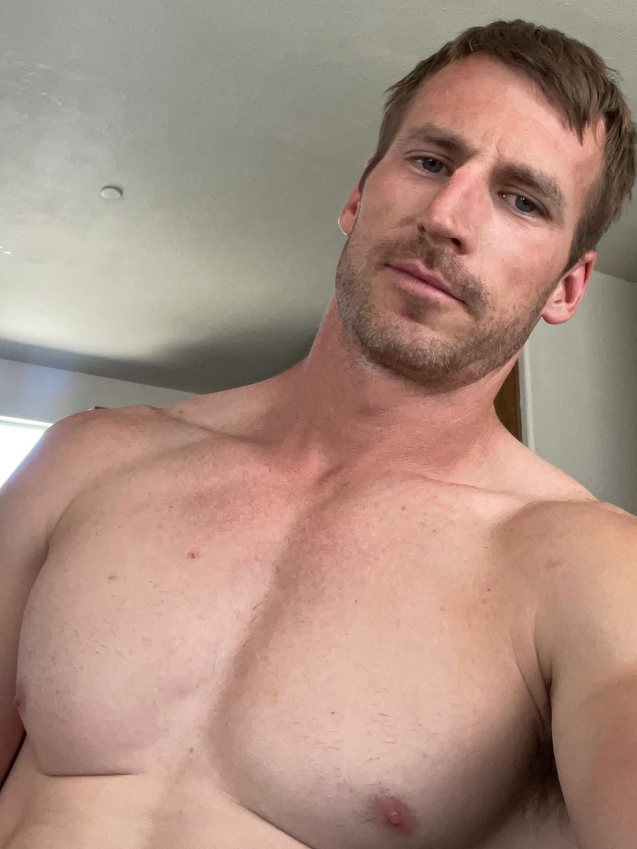 Hot Asian man for hairy daddy tweet media