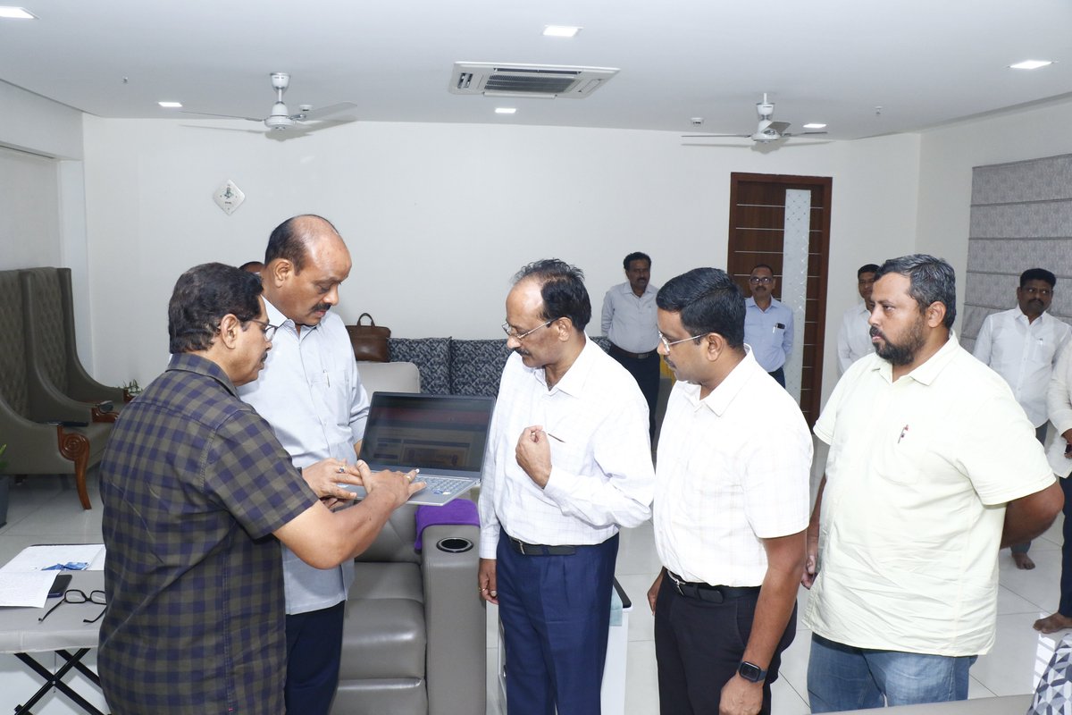 APAHD2024's tweet image. పశుసంవర్థక మార్గదర్శిని E-Magazine ఆవిష్కరించిన గౌరవ పశుసంవర్థక శాఖామాత్యులు శ్రీ. కింజరాపు అచ్చెన్నాయుడు గారు తేది 30/4/2026 
#animlahusbandrydepartment #kinjarapuatchannaidu
#ap #apahd2024