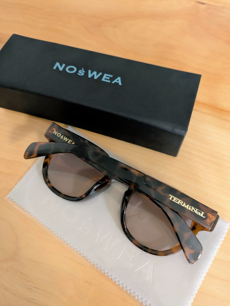 サングラス届いた〜！ ツアー名入ってるの良すぎる…！✨ #NOsWEA