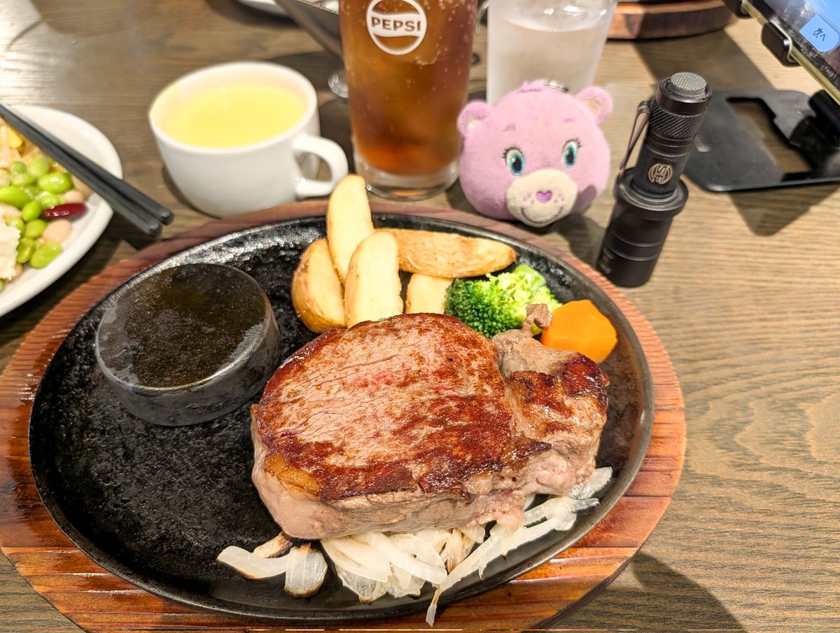 hg4eHPzmvVIEmWD's tweet photo. テンダーロインステーキ250g✨🥩(´-(ェ)-`;)♥🦸
#メシアンドライト #SUREFIRE #D3FT #HaleyStrategic #シュアファイア #あさくま #ステーキ大好き https://t.co/Ugg4HDH7vO