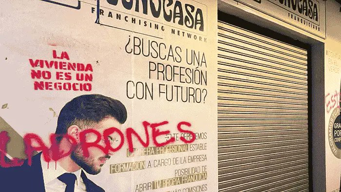 Carabanchelnet's tweet image. 📌Varias asambleas d barrio sabotean sedes de inmobiliarias por “ahogar las vidas de las vecinas de Madrid”
carabanchel.net/varias-asamble…
#Carabanchel #Madrid #VIDEOS #asambleasdebarrio #expolio #gentrificación #inmobiliarias #Laviviendanoesunnegocio #RedPiso #Tecnocasa #AlquilerSeguro