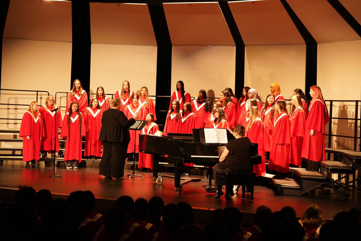 SSCcardinalNews's tweet photo. A fantastic evening at the SSC High School Spring Choir Concert. 🎶
Proud of our students and grateful for the staff and families who support them. Special shoutout to our 2026 seniors!
#WeAreSSC #CardPride #GoCards https://t.co/5Bdpj6CLka