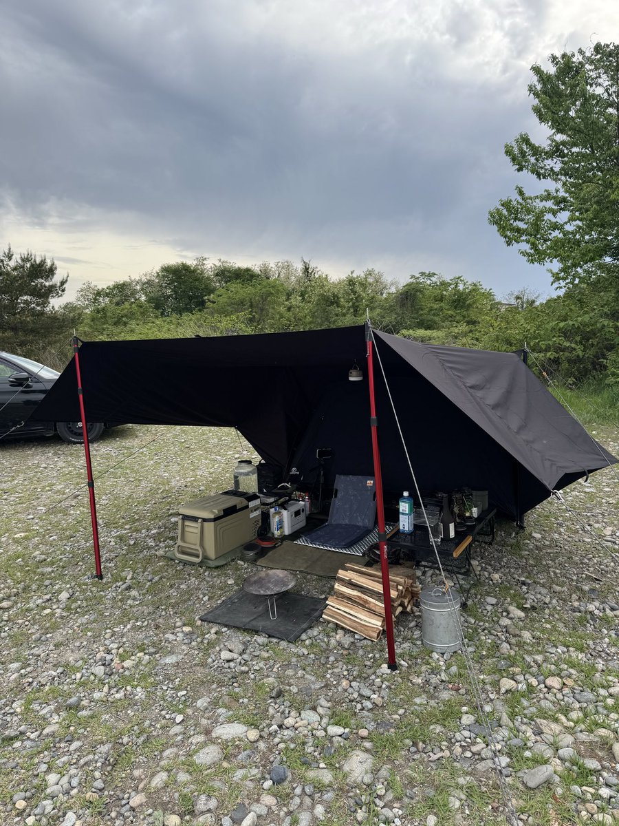 morizo_outdoor's tweet photo. 今回はYouTubeチャンネル３周年ということで約２年半ぶりの野営地でソロキャンプ🏕️を楽しんできました！
美味いもんたくさん呑み食いして久々のタープ拍チョ〜楽しかった😁👍

#4月のキャンプを写真4枚で振り返る
#業務スーパー
#揚げ物最高
#完ソロ https://t.co/tWZk0d7veW
