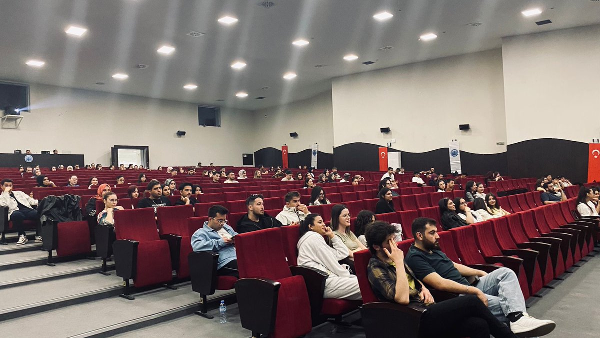 AkuGikam's tweet photo. Afyon Kocatepe Üniversitesi Girişimcilik ve Kariyer Geliştirme Uygulama ve Araştırma Merkezi tarafından Atatürk Kongre Merkezi’nde düzenlenen Kariyer Okulu eğitimi başarıyla gerçekleştirildi. 👇
https://t.co/TkTKaJ973u 

@FikretYAMAN03 https://t.co/kb0kDQbCsm