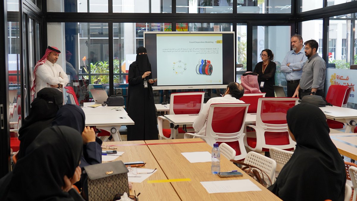 CreativityO_sa's tweet photo. بالشراكة مع بنك التنمية الاجتماعية @sdbbank، انطلق برنامج صناعة المنتجات باستخدام الطابعة ثلاثية الأبعاد ✨
الذي يستهدف 30 مستفيدًا عبر تدريب مكثف لمدة 12 يومًا لتعلّم التصميم والطباعة وتحويل الأفكار إلى منتجات مبتكرة.
وذلك في إطار المسؤولية المجتمعية ودعم تمكين الكفاءات الوطنية. https://t.co/3ofEioXOnY