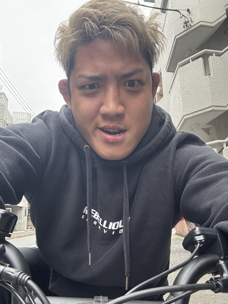 俺ヤバい危ないやつみたいに思われがちけど
インスタライブとか表でみんながヤバいと思うところをを
素直に出しとるだけで、まともだと自分で思っとる笑

良いことだけ書くじゃ見とる人もつまらんと思うし喜怒哀楽（人間の本当の部分）を素直に出していきたいと思っとる！