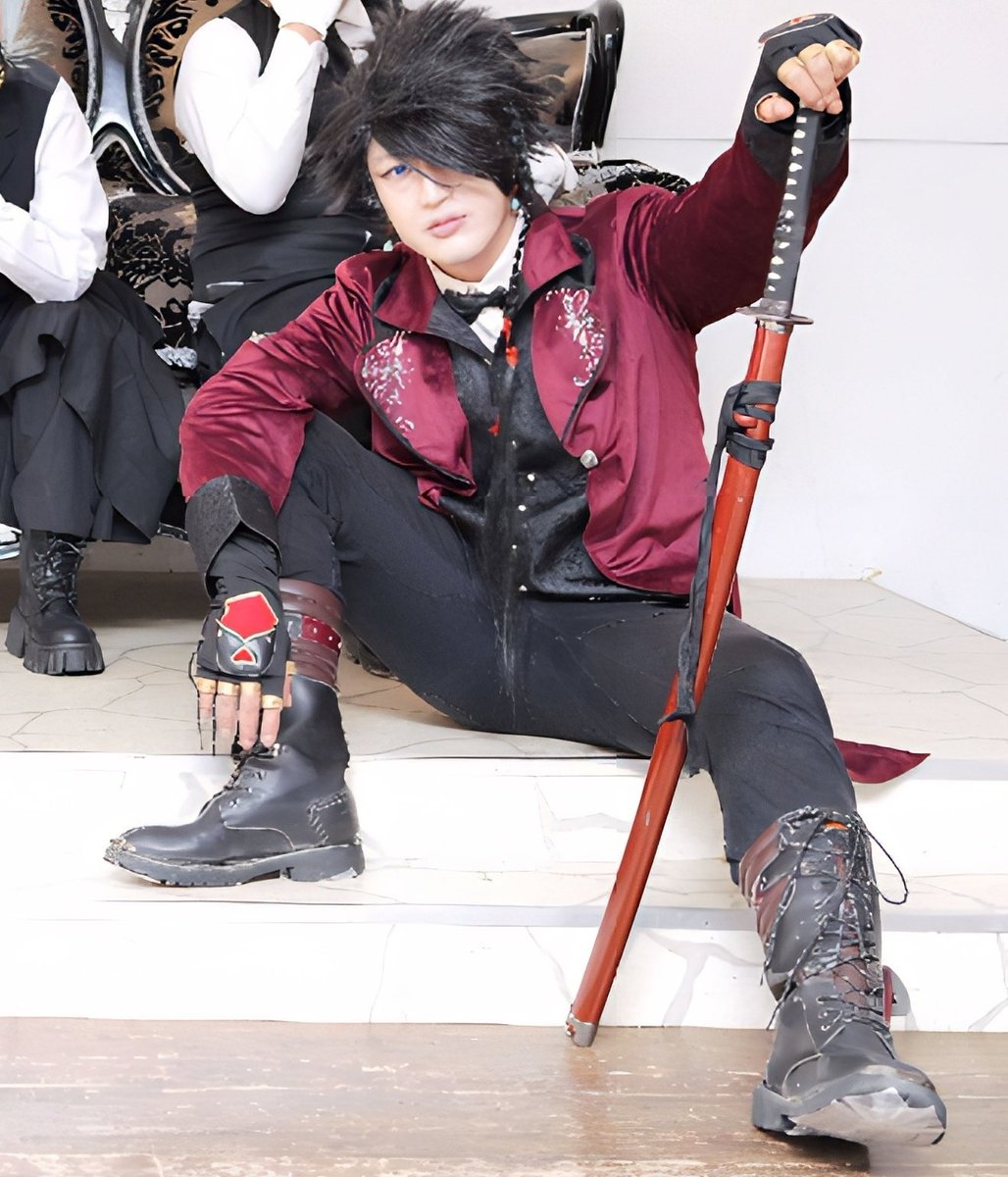 CHAOS_d_WARRIOR's tweet photo. 【参加者募集】

 #スーツ武器オフ会 番外
「ダークサイダー」

5/24
北岡崎 倉庫スタジオ
AM10:00～17:00

￥38500➗人数(現在確定俺含め5名)
(DMに、オプチャ投げ付けたので参加者は来るよろし)
地下社会の集会をテーマにした
アウトロー系 #創作コス 撮影

マフィア / 暗殺者 / 武器商人 / 闇組織など
ダークサイドキャラ歓迎
※当日は銃持ちと刀持ちの二大派閥みたいな感じで分けられたら幸いです
■武器について
・モデルガン / エアガン / 模造刀などプロップ可
・実銃 / 実刃 / BB弾発射など危険物NG
・移動時はケース等で管理お願いします

■注意
・版権衣装無し（創作のみ）
・駐車場4台分（最大6台）

参加希望はリプ or DMください
(場合により動画も撮るかも🤔)
注:基本は本家のレギュに準ずる
武器の貸出アリ(刀剣類のみ)

参加資格:相互の相互まで