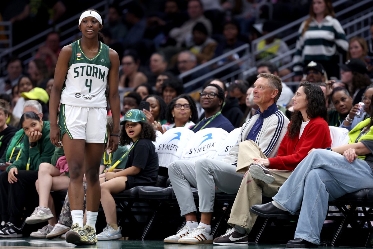 StephChambers76's tweet photo. Former NBA player Detlef Schrempf and former WNBA player Sue Bird watch Flau'jae Johnson #4 of the Seattle Storm during the first half against the Portland Fire at Climate Pledge Arena on April 29, 2026 in Seattle, Washington. (Steph Chambers/Getty Images) https://t.co/8aq09IDoLp