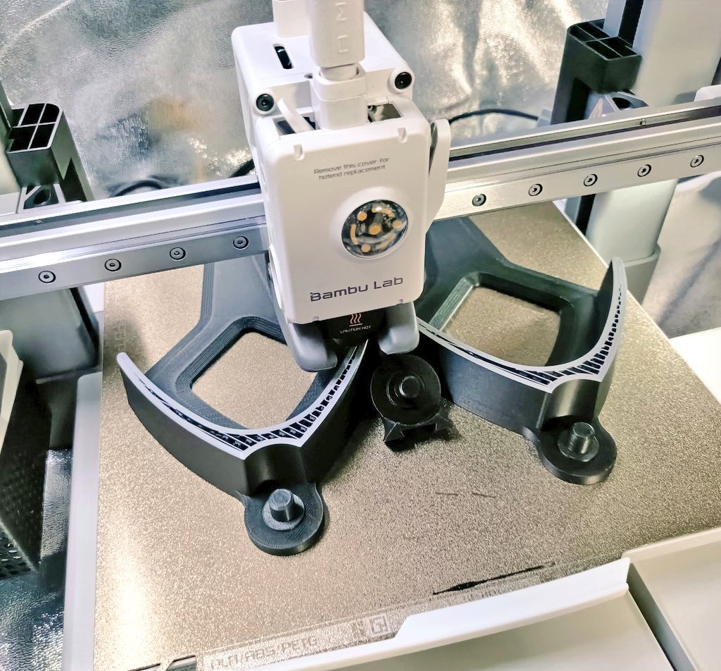 kamezo771's tweet image. 継ぎ足しチャレンジ成功しました🧑‍🔧💦
グレーの残りも怪しくなって来たので🙄
3色目のフィラメントを投入して…
なんとか完成💪😅
#3DP #A1