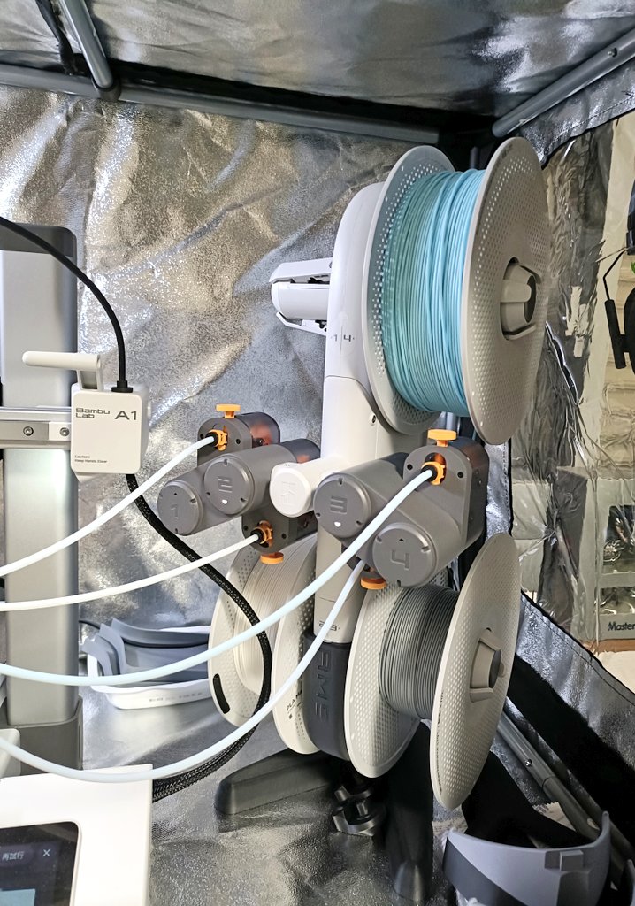 kamezo771's tweet image. 継ぎ足しチャレンジ成功しました🧑‍🔧💦
グレーの残りも怪しくなって来たので🙄
3色目のフィラメントを投入して…
なんとか完成💪😅
#3DP #A1