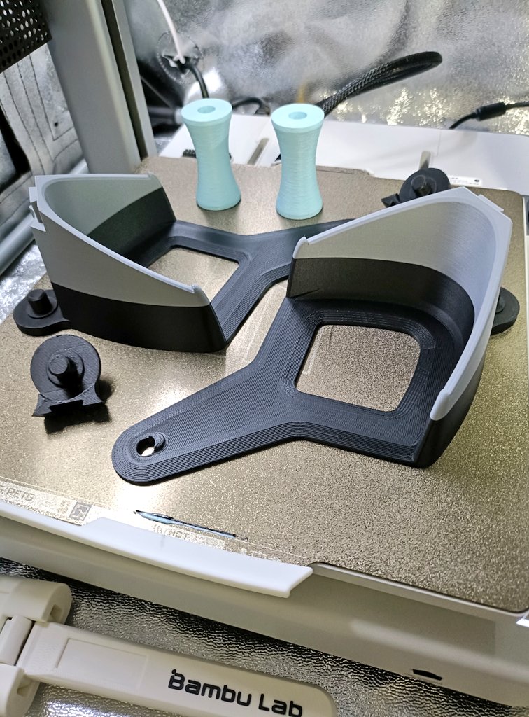 kamezo771's tweet image. 継ぎ足しチャレンジ成功しました🧑‍🔧💦
グレーの残りも怪しくなって来たので🙄
3色目のフィラメントを投入して…
なんとか完成💪😅
#3DP #A1