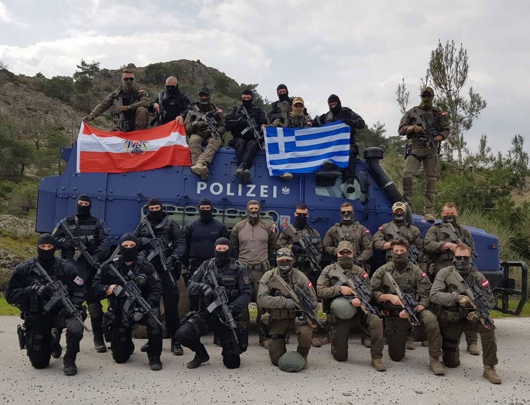 #Greece|'s EKAM operators side by side with #Austrian EKO Cobra operators defending the Greek borders at Evros, March 2020.