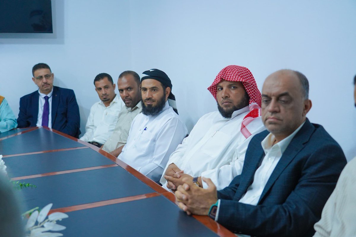 yanabiaaOrg's tweet photo. وزير الشؤون الاجتماعية والعمل مختار اليافعي يؤكد أهمية تنظيم العمل الخيري ضمن إطار مؤسسي يضمن عدالة توزيع المساعدات ويمنع الازدواجية، وذلك خلال لقائه في عدن مع ممثلي منظمات المجتمع المدني، من بينها مؤسسة ينابيع الخير الخيرية، لمناقشة تعزيز الشراكة وتطوير العمل الإنساني. https://t.co/y0xfV2oBdb