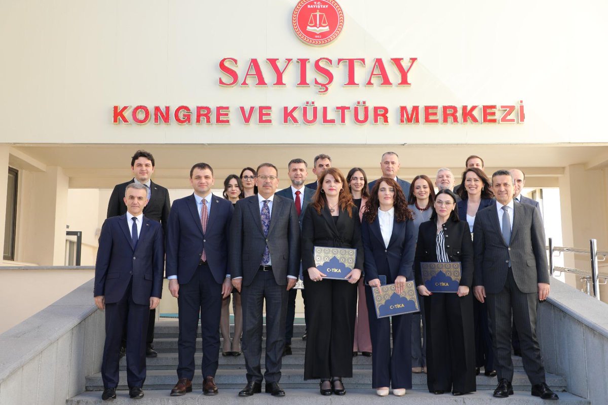 Tika_Turkiye's tweet image. Kamu yönetimi ve iyi yönetişimin güçlendirilmesi amacıyla dost ve kardeş coğrafyalarda teknik iş birliği projelerimize devam ediyoruz.

🇹🇷🇸🇴🇽🇰 Bu doğrultuda #TİKA ve T.C. Sayıştay Başkanlığı iş birliğinde yürütülen Sayıştay Eğitim Programı kapsamında, #Somali ve #Kosova Sayıştay