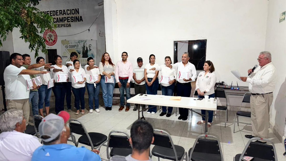 CNOPCoahuilaMX's tweet photo. Bajo la conducción de nuestra Secretaria General, la Mtra.Delia Margarita Siller Zùñiga, se llevó a cabo la toma de protesta del nuevo #Comité #Municipal de la #CNOPGeneralCepeda, encabezado por Eleazar Rangel Sánchez.
#CNOPCoahuila #Unidad #GeneralCepeda #FuerzaPRI #Destacar https://t.co/FWaYhf1OVT