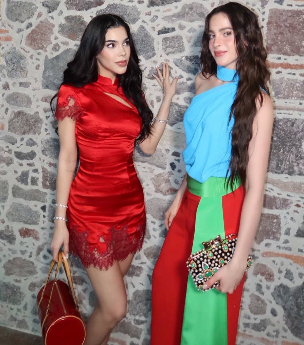 KeniaOs_Society's tweet photo. .@KeniaOs junto a la Miss Universo 2025 “Fatima Bosch”. https://t.co/YtHGipgXfx