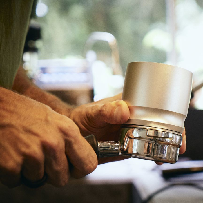 facoffee_bot's tweet image. Weber Workshops Blind Shaker Black LWW-003
グラインドしたコーヒー粉のシェーカーです。

コーヒーの大会でも多くのバリスタが使用しています。

fac.co.jp/fs/coffee/webe…

#WeberWorkshops #BlindShaker #Shaker #ラテアート #バリスタ #coffee #cafe #コーヒー #espresso #エスプレッソ #facoffee