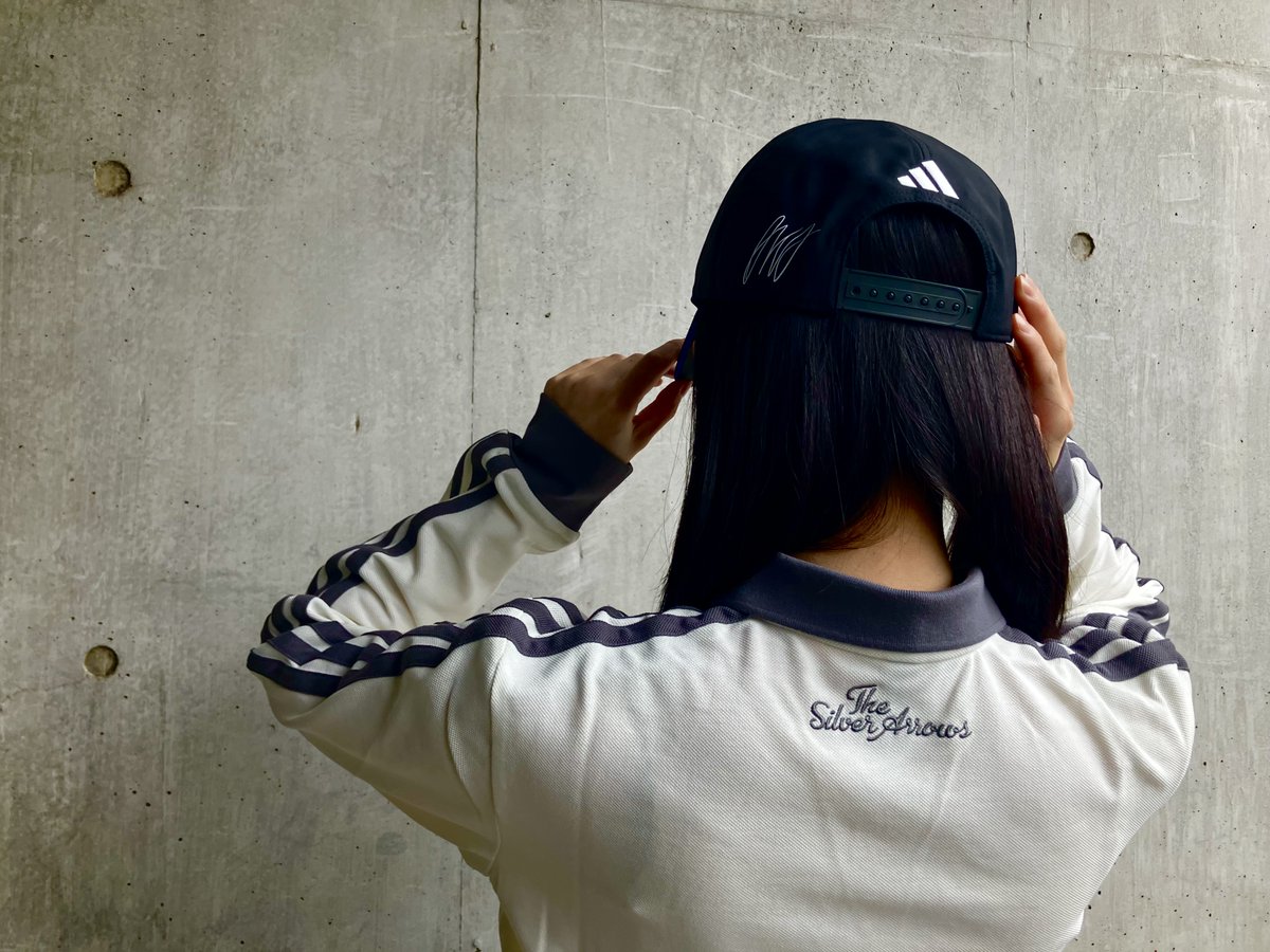 eurosports_shop's tweet photo. 2026、品格ある一枚🌹✨
メルセデスの美学をロングスリーブで!
メルセデス AMG ペトロナス F1 チーム シルバーアローアイコン ロングスリーブ ポロシャツ 2026
▶️オンラインストアで販売中!
https://t.co/hGSFjTBnyk
#f1jp #MercedesAMGF1 #メルセデスF1 #SilverArrows #シルバーアロー #Mercedes #メルセデス #ロングスリーブポロ #ロングスリーブ #ポロシャツ #F1グッズ #モータースポーツ