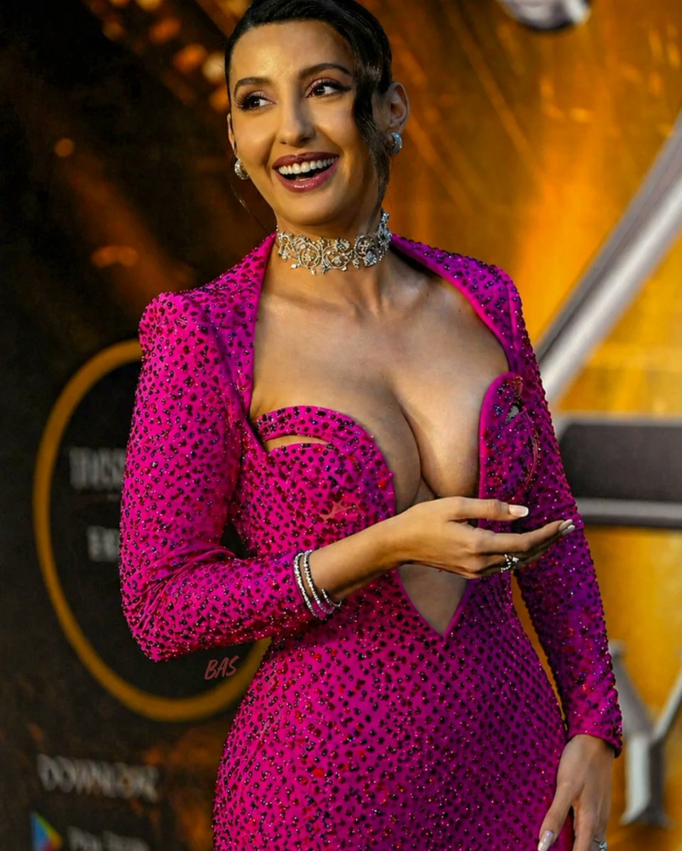 notrealactress's tweet image. Nora Fatehi new look is going viral on social media right now 😋🍒🔥

LINK IN COMMENT 👇🏼 

#NoraFatehi #bollywood