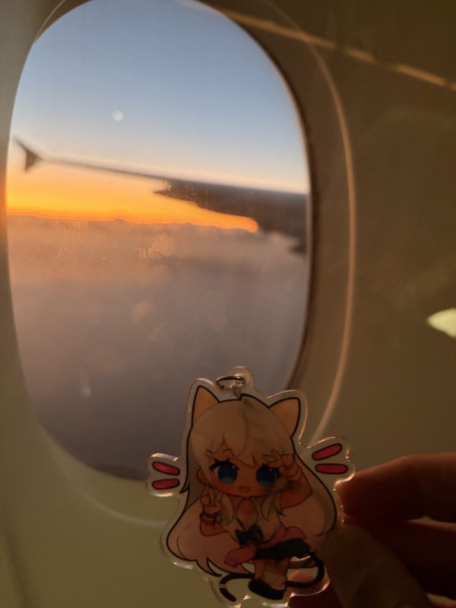 HagfishWS's tweet photo. Me and #LidiaNekozawa #LidiaVtuber keychain goin to a place we’ve never gone before dayo~!🫣🫣🫣 🇬🇧✈️🇦🇺
@LidiaVtuber this is why I’ve been so busy since March, Lidia~😞🫂👍 https://t.co/C1TwJNSQd8
