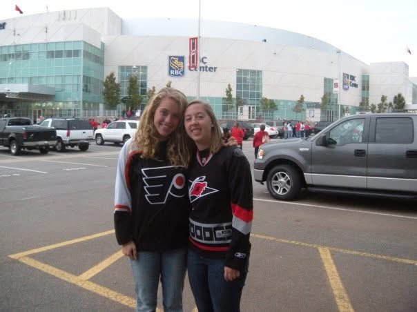 Just a reminder that Canes fans and Flyers fans can be friends 🫶🏼