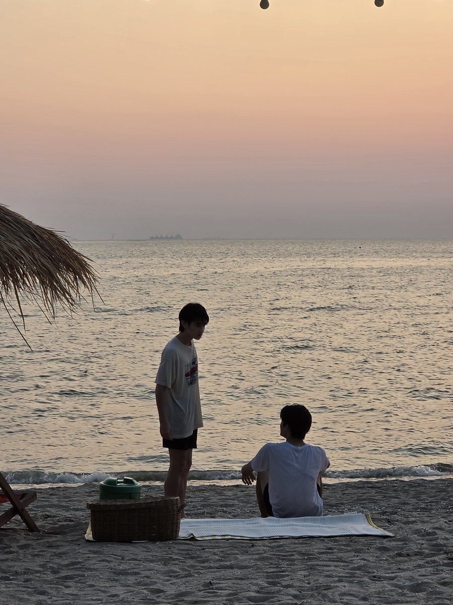 almondsleepalltime tweet media