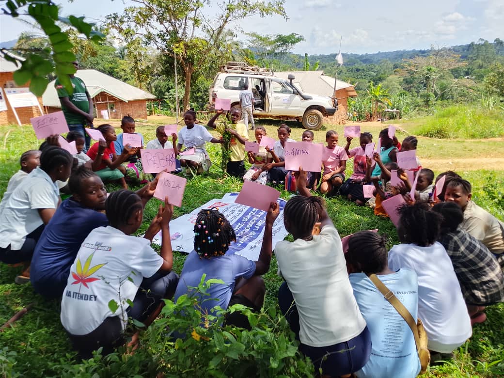 ongfeconde's tweet photo. À Itendey (ZS Kilo), FECONDE accompagne 90 filles vulnérables à travers « What’s Up Ladies » 
Un espace sûr pour la santé mentale et la résilience.
Avec HELP A CHILD &amp; UE (ECHO)
#RHIPV #Protection #RDC https://t.co/TrjAXQaHm2