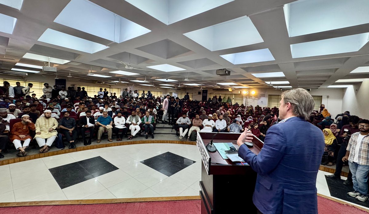 iitr_bd's tweet photo. The 17th edition of the “Seminar with an International Scholar” series, organized by the our  Institute, was successfully held today at Dhaka University.
The keynote lecture, titled “Islamic Studies in the East and West: History, Reflections and the Future,” was delivered by renowned American hadith scholar and academic, Professor Dr. Jonathan A. C. Brown.
The program commenced with a welcome address by the Deputy Managing Director of the Institute, Kazi Salma Binte Salim. The Institute’s publications were also presented by the Publication Secretary, Saa’d Musanna, on behalf of the Publications Department.
The session concluded with an engaging open Q&A segment. Alongside the students of the Institute, distinguished faculty members from various universities were also in attendance.