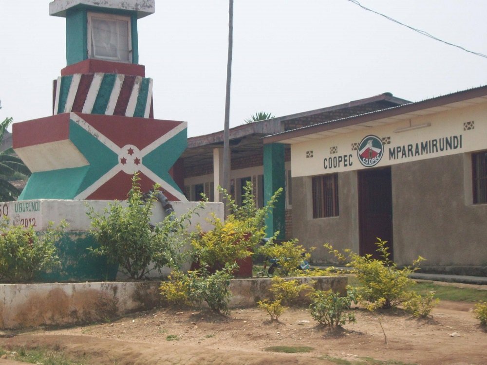 OneNationRadio3's tweet image. #Social: Two of the four individuals who were arrested for allegedly attempting to smuggle #coffee into #Rwanda were shot dead by #Burundian police at #Mparamirundi police station on the orders of the local commander, identified as Franck.