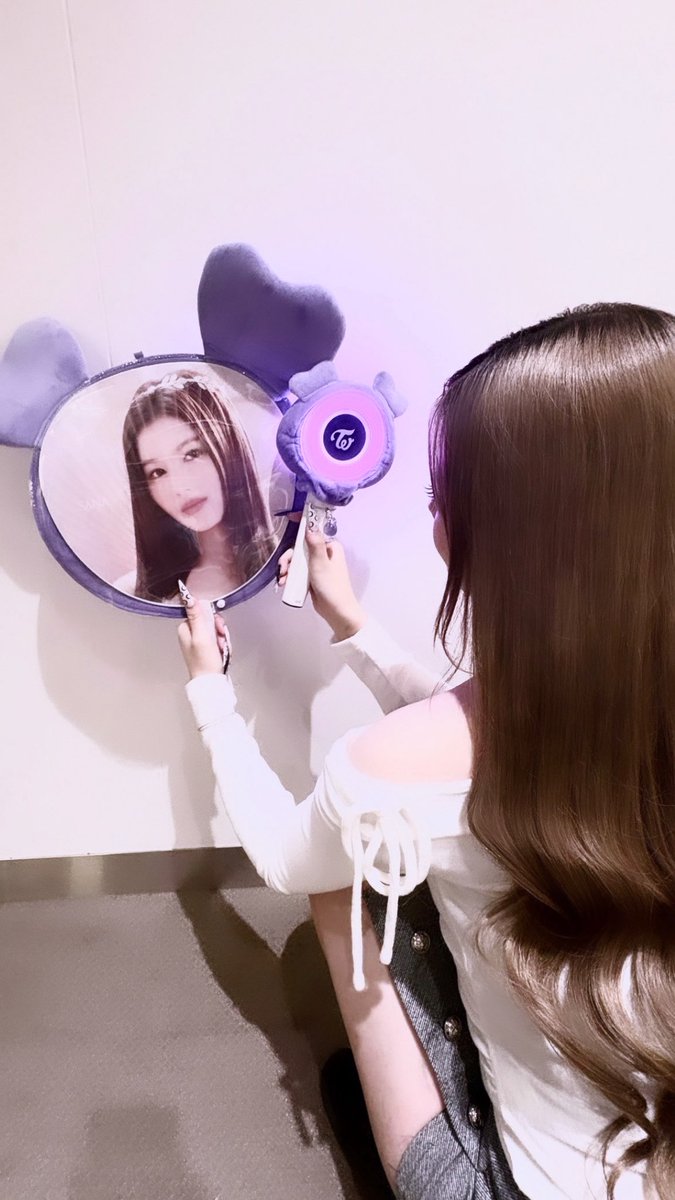 37__nyal's tweet photo. 国立3daysお疲れ様😻
9人揃っての公演ほんとにありがとう(；；)
これからもずっとTWICEについてく✋🏽♡
#TWICEMUFG #TWICE_THISISFOR_WORLD_TOUR https://t.co/y07LyFkOTF