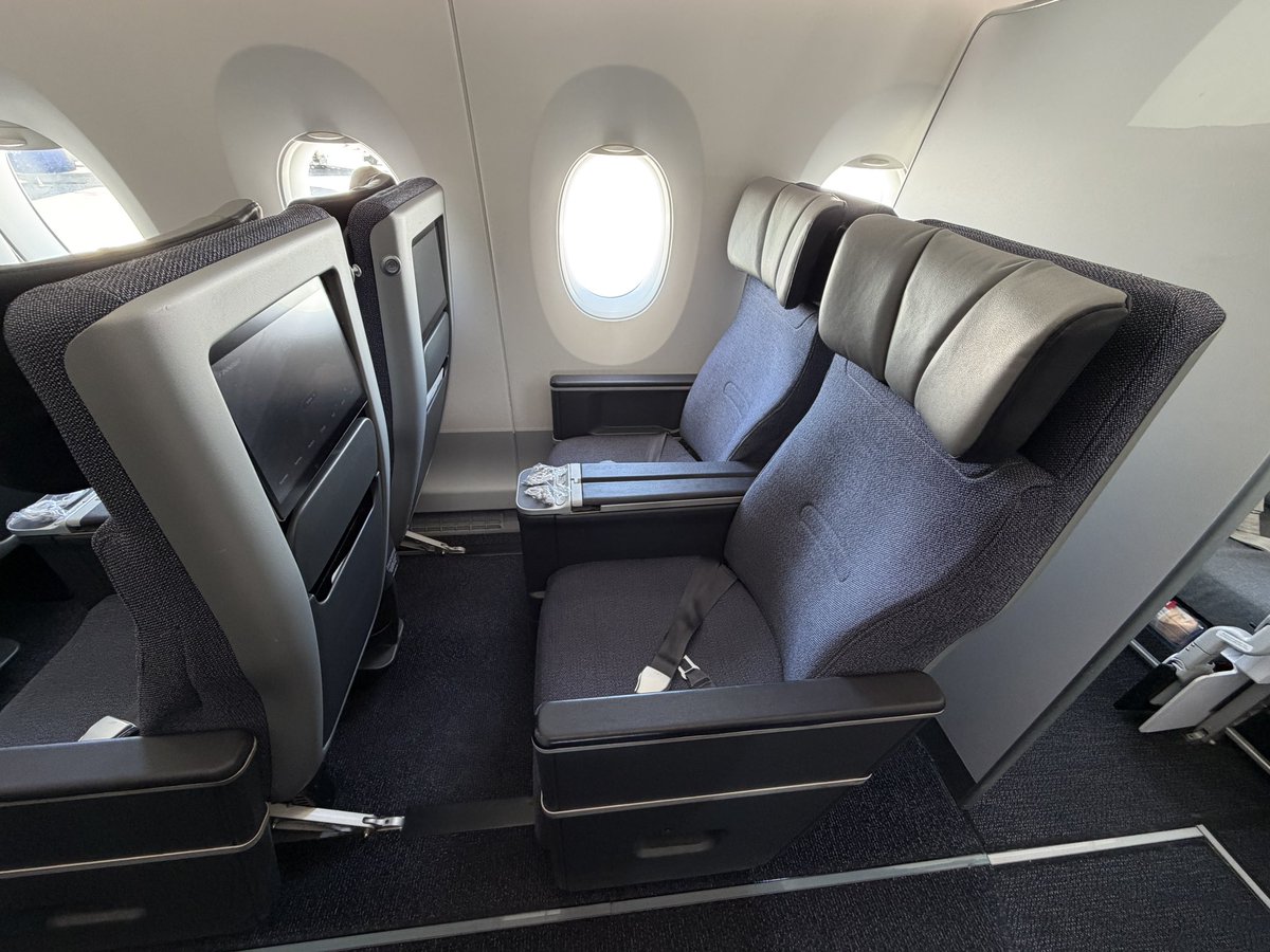 izo_qf's tweet photo. LHRのCXラウンジにログイン

初搭乗のフィンエアーでロンドンからヘルシンキへ。この便はA350での運航とのことでプレエコ開放の席が取れました。 https://t.co/8AHQSvxrm4