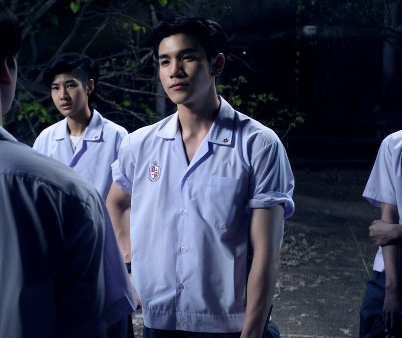 T: เห้ย ไอหัวหน้าห้องมาทำไรตรงนี้วะ
📚: เราก็มาตามนายไง ดึกป่านนี้แล้วมาเล่นอะไรป่าหลังโรงเรียน

💭: เชรดดพวกมึง ไอแท็คมีคนมาตามกลับบ้านด้วยว่ะ

T: เลิกเรียนแล้ว ไม่ต้องทำก็ได้มั้งหน้าที่หัวหน้าห้อง😏
📚: ป่าว เราทำหน้าทำหน้าที่เพื่อนข้างบ้าน แม่นายให้มาตาม