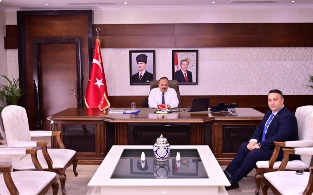 bertanakyol's tweet photo. Çok kıymetli büyüğüm, Aydın Valimiz Sayın Yakup Canbolat Ankara Valiliği görevine atanmıştır. Görev yaptığı süre boyunca Aydın’ımıza kattığı değerli hizmetler ve bıraktığı güzel izler için kendilerine şükranlarımızı sunuyorum. https://t.co/chg04sQbKc