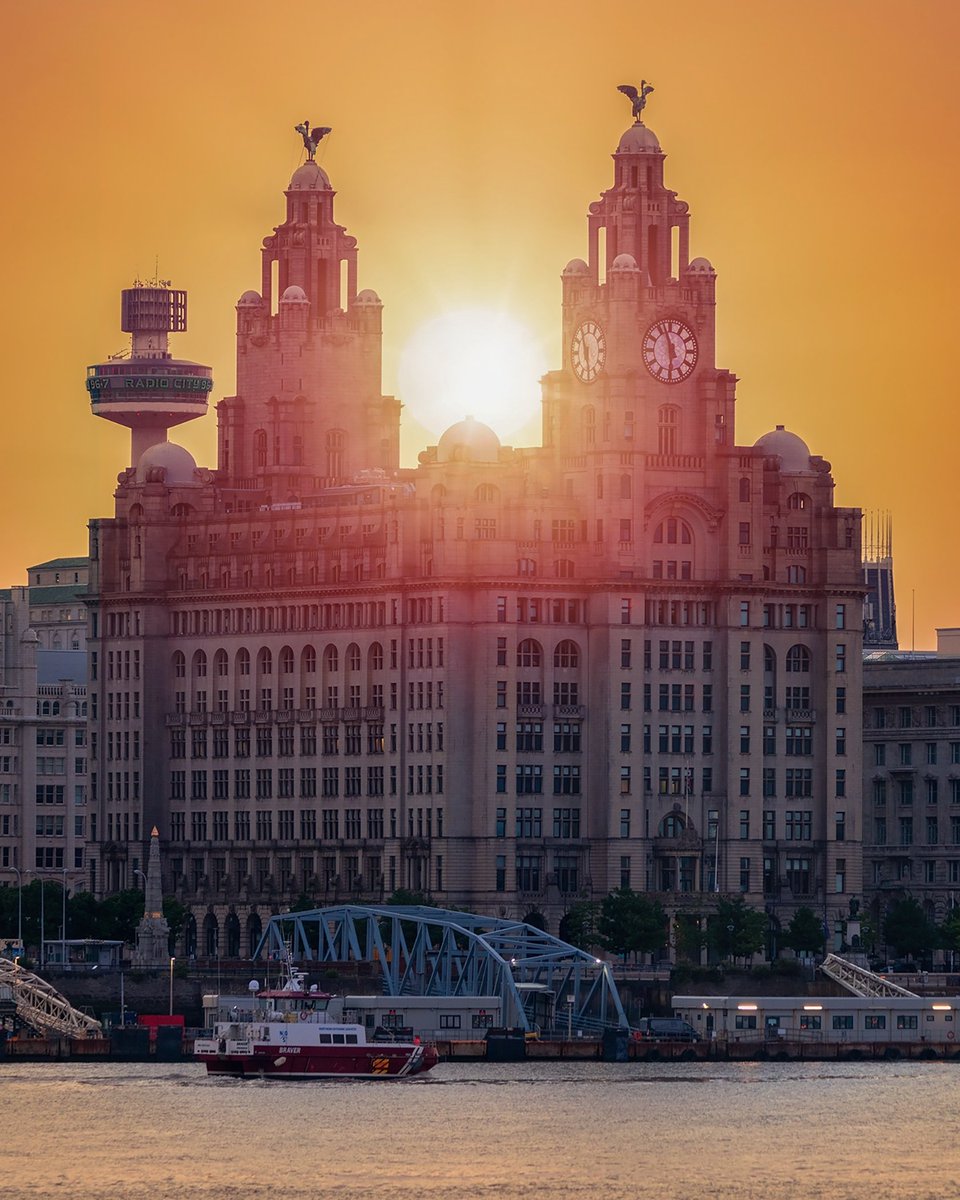 LiverpoolVista's tweet image. Good morning. The start of a glorious day.
#Liverpool #sunrise