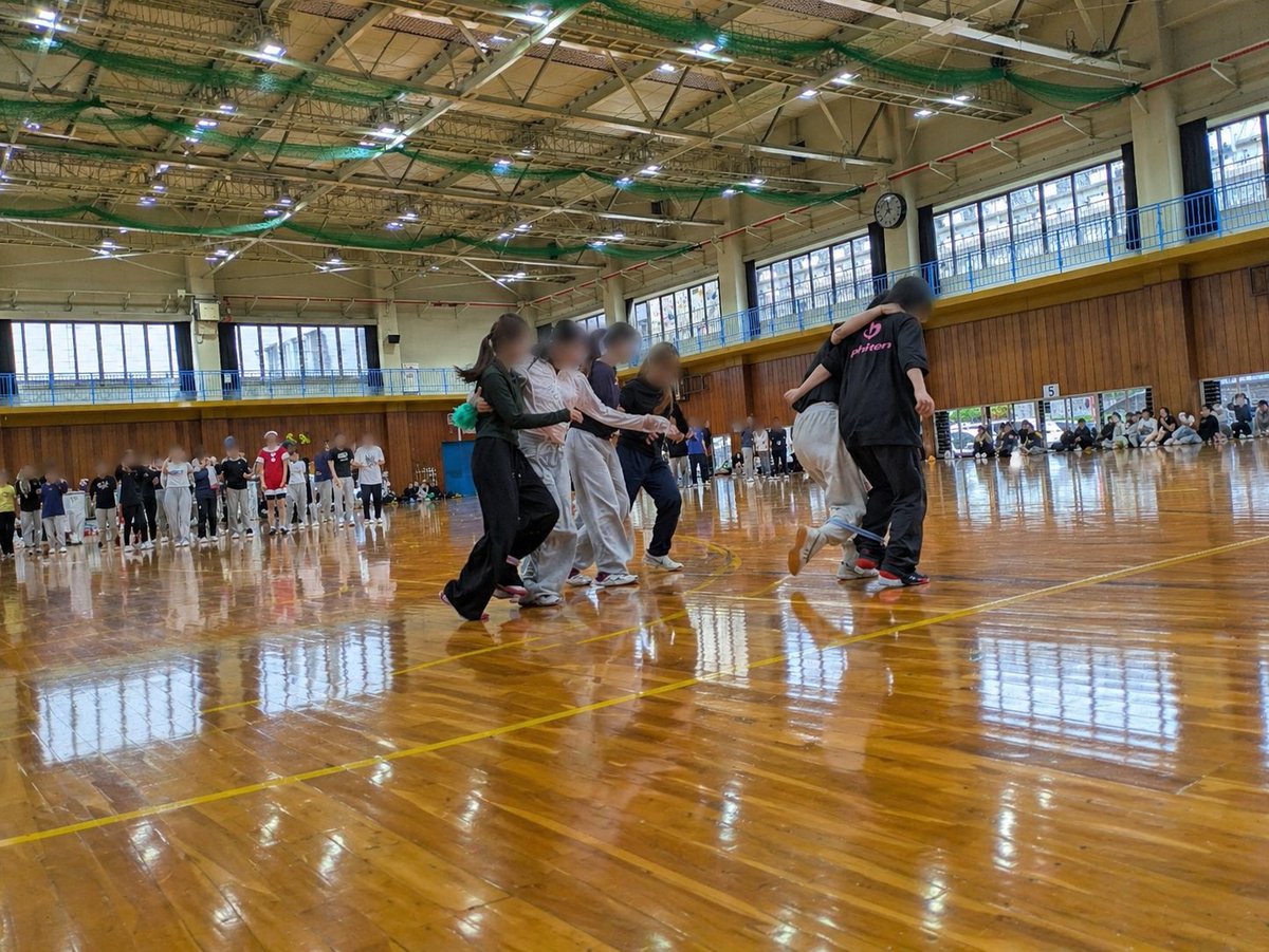 you19930207's tweet photo. 新入生歓迎会
学年対抗ミニバレー＆二人三脚リレー
3年生強かった https://t.co/uXo748vQjf