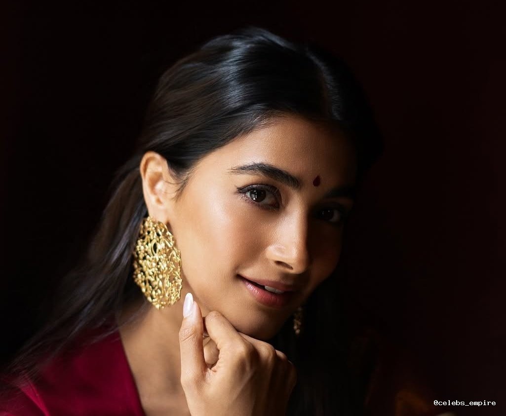 PoojaNetwork's tweet photo. #PoojaHegde ❤️❤️❤️🔥 https://t.co/A9hucOjopj