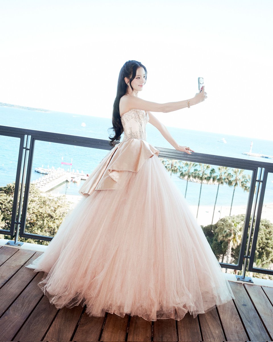 JISOO INDIA tweet media