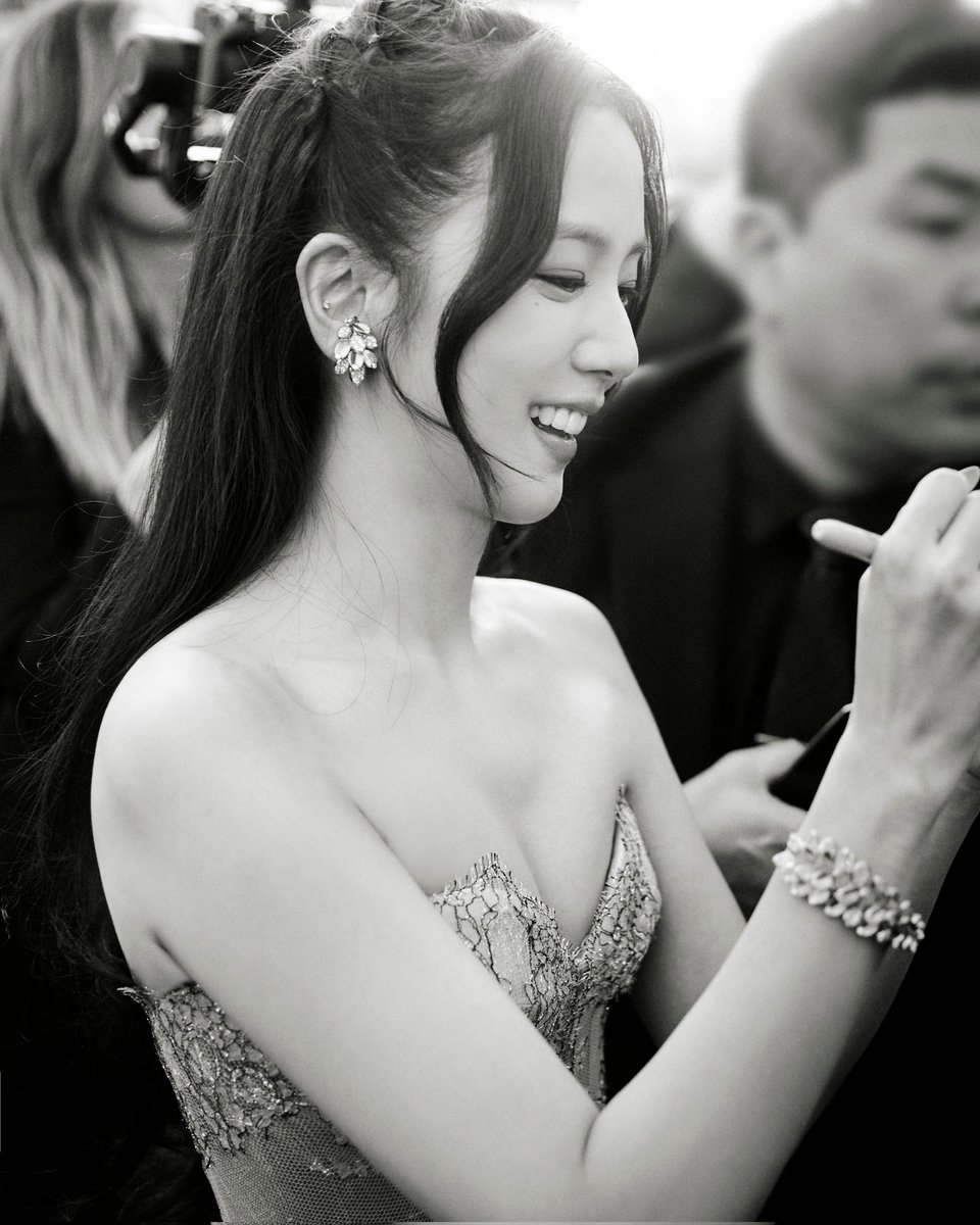 JISOO INDIA tweet media
