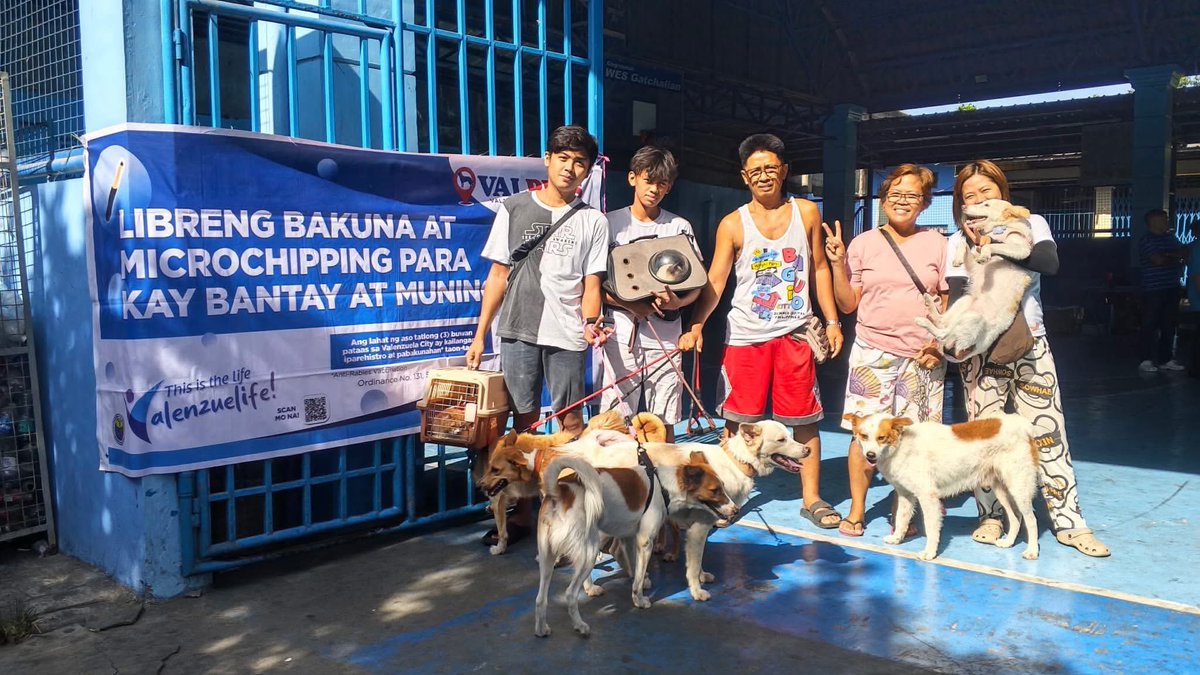valenzuelacity's tweet photo. 𝗟𝗶𝗯𝗿𝗲𝗻𝗴 𝗕𝗮𝗸𝘂𝗻𝗮 𝗞𝗼𝗻𝘁𝗿𝗮 𝗥𝗮𝗯𝗶𝗲𝘀 𝗽𝗮𝗿𝗮 𝗸𝗮𝘆 𝗕𝗮𝗻𝘁𝗮𝘆 𝗮𝘁 𝗠𝘂𝗻𝗶𝗻𝗴 𝗮𝘁 𝗟𝗶𝗯𝗿𝗲𝗻𝗴 𝗠𝗶𝗰𝗿𝗼𝗰𝗵𝗶𝗽𝗽𝗶𝗻𝗴 𝗽𝗮𝗿𝗮 𝗸𝗮𝘆 𝗕𝗮𝗻𝘁𝗮𝘆! 🐾

TINGNAN: Matagumpay na nabakunahan laban sa rabies ang 250 furbabies at 77 na aso naman ang nabigyan ng microchip ngayong araw, Abril 30, 2026, sa Skyline Village HOA, Barangay Veinte Reales. 🐶🐱

Para sa mga susunod na iskedyul, manatiling nakaantabay sa mga anunsyo sa ating official social media accounts.

#ValPets