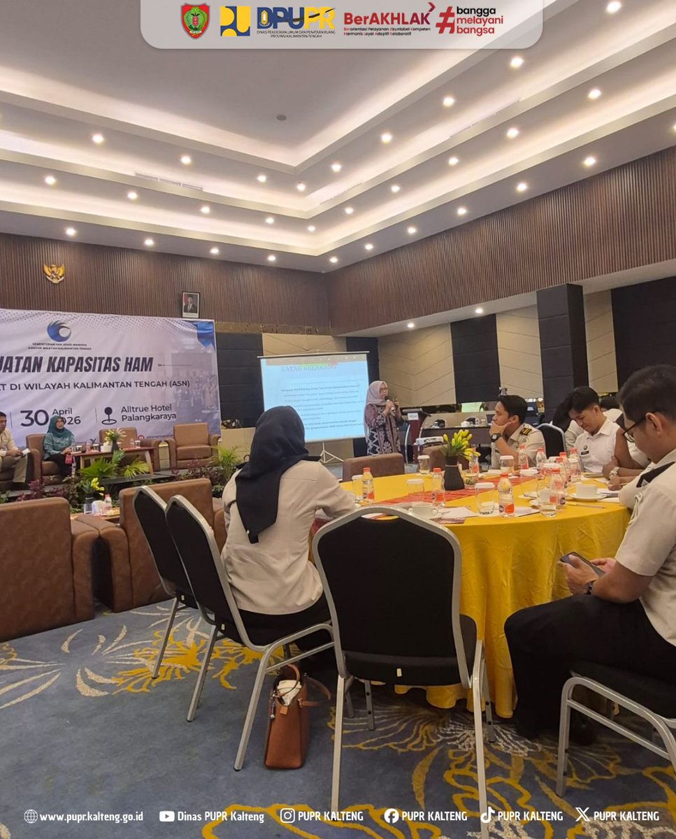 puprkalteng's tweet image. ASN SADAR HAM.
Plt. Sekretaris PUPR Kalteng menghadiri Penguatan Kapasitas HAM bagi ASN di Hotel Alltrue, dengan Narasumber Ibu Pj. Sekda. Pentingnya nilai HAM dalam setiap kebijakan &amp;amp; pelayanan publik demi Bumi Tambun Bungai yang humanis.

#PUPRKalteng #KaltengBerkah #HAM